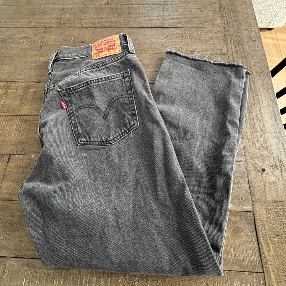 Levi's women’s  Gray Jeans